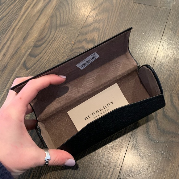 Burberry glasses case - Great Condition - Picture 3 of 3